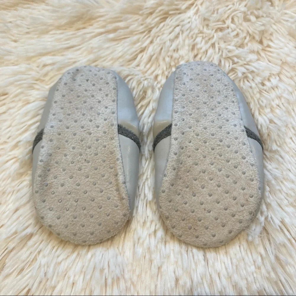 Old Navy Gray Polar Bear Baby Slippers 18-24 months